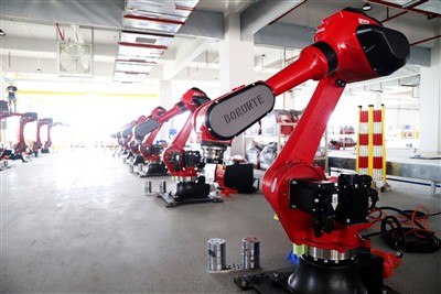 Kokie yra pramoninių robotų pranašumai antspaudų pramonėje?